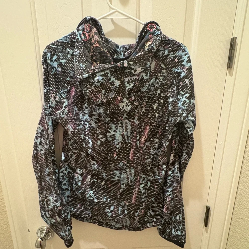 Lululemon Patterned Jacket - Picture 2 of 2